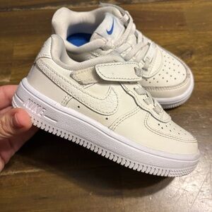 Nike Toddler Sneakers White Blue 8C Unisex Boy Girl Lightweight Shoes